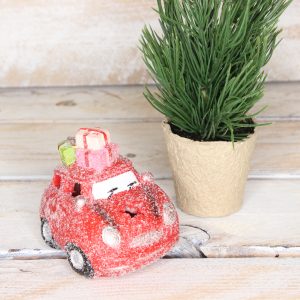 Ceramiczna ozdoba bożonarodzeniowa auta z choinką na dachu,lampki led wys 8,5 cm
