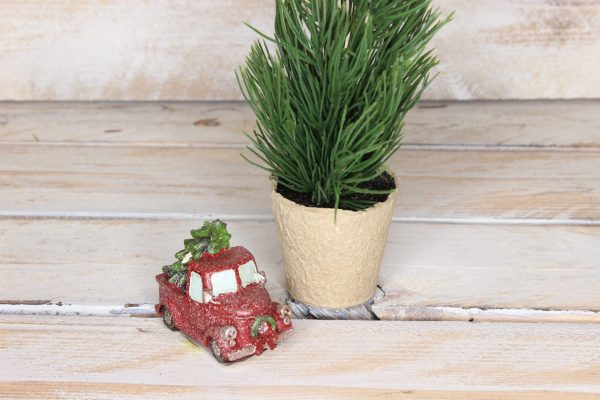 Ceramiczna ozdoba bożonarodzeniowa auta z choinką na dachu wys 6 cm
