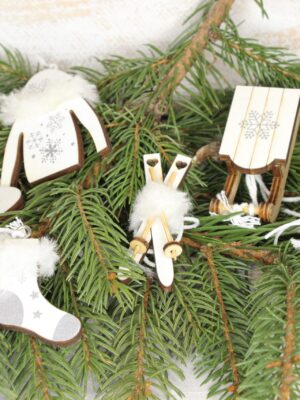 : Ozdoba bożonarodzeniowa drewniana zestaw SKI BOX kolor biały