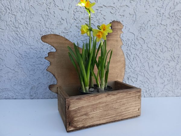 Drewniana osłonka, doniczka na kwiaty - z kurą