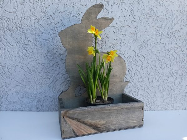 Drewniana osłonka,doniczka na kwiaty - z zajączkiem