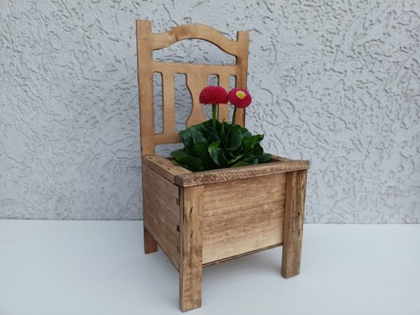 Drewniana osłonka, doniczka na kwiaty
