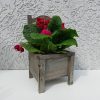 Drewniana osłonka, doniczka na kwiaty krzesełko