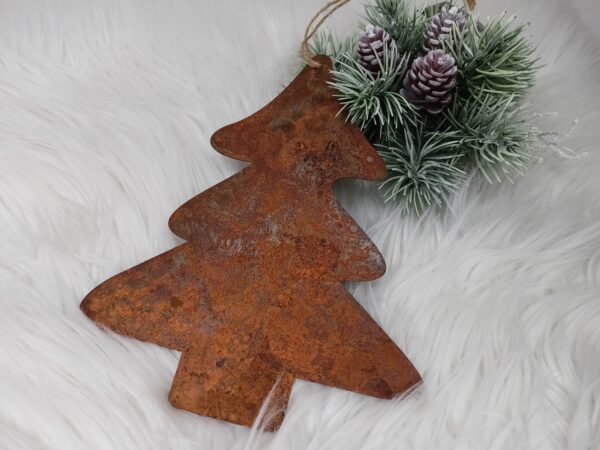 Metalowa choinka -dekoracja bożonarodzeniowa